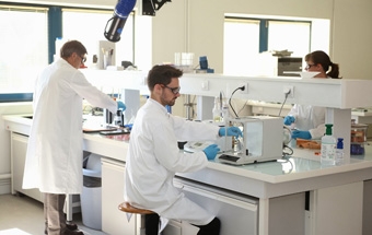 Разработкой акрилатов для ЛКМ занимается компания IGM Resins