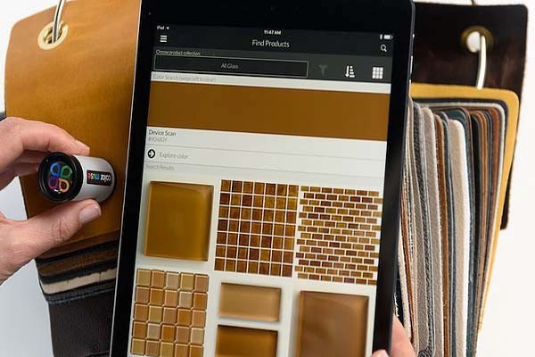 Подбирайте цвета краски, как профессионал, с устройством Color Muse, размером с батарейку